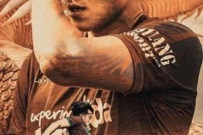 足球赛场再起风云：塞外鲨队队击败渝州独角兽队，脚步移动更到位教练团队居功至伟-jiuyou官网入口